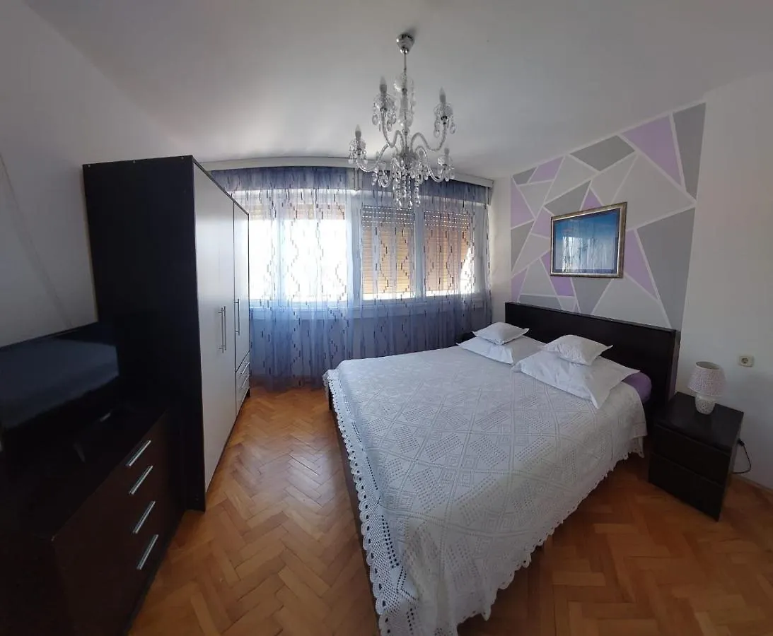 Step 2 Sky Apartment Split