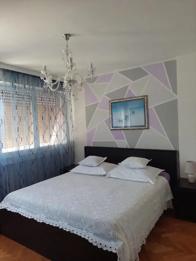 Step 2 Sky Apartment Split