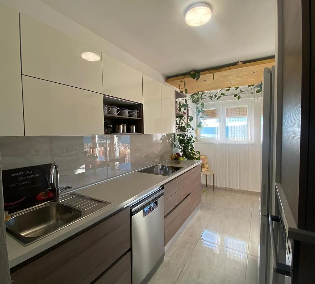 Step 2 Sky Apartment Split